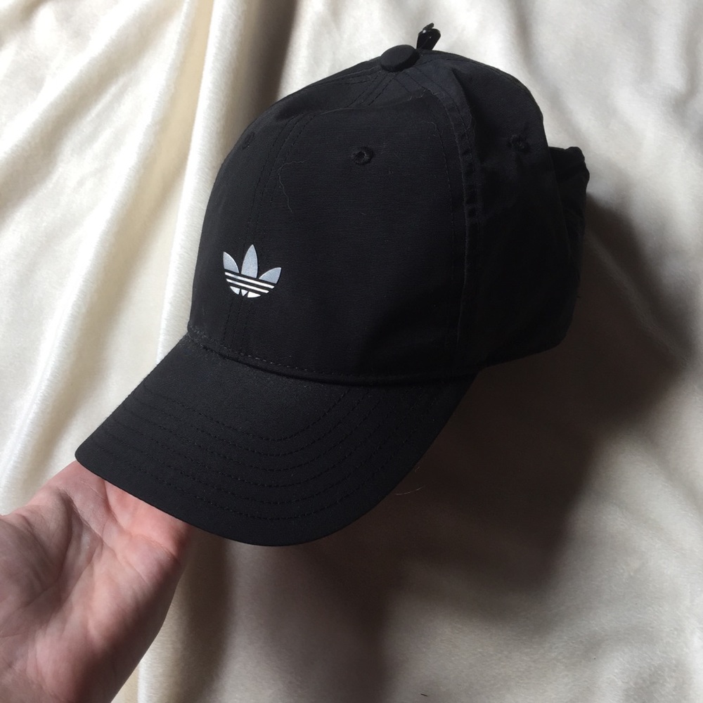 NWT 🧢Adidas originals modern 2 strap-back hat!